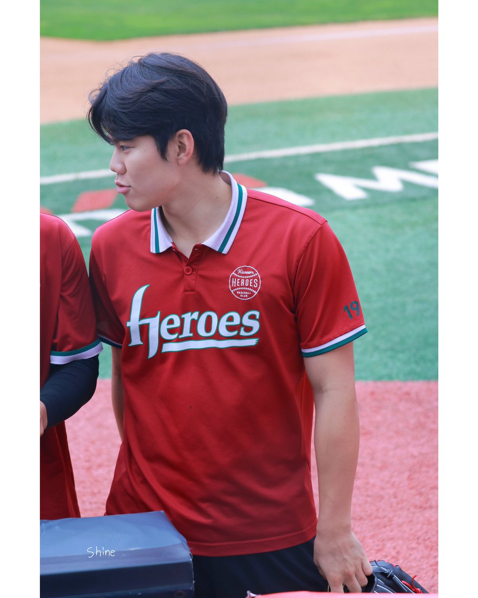 250503 vs KT

웃어?🤨 
하던 상황 ..

#timeto_shine 
#키움히어로즈 #김윤하