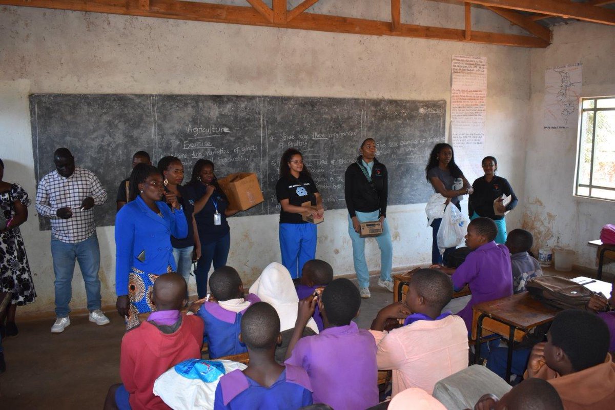 In the morning, UNC Adams School of Dentistry students visiting Kamuzu Central Hospital took the opportunity to engage with learners at Dzama in Lilongwe. They distributed toothbrushes and toothpaste to over 2,000 children at the school.