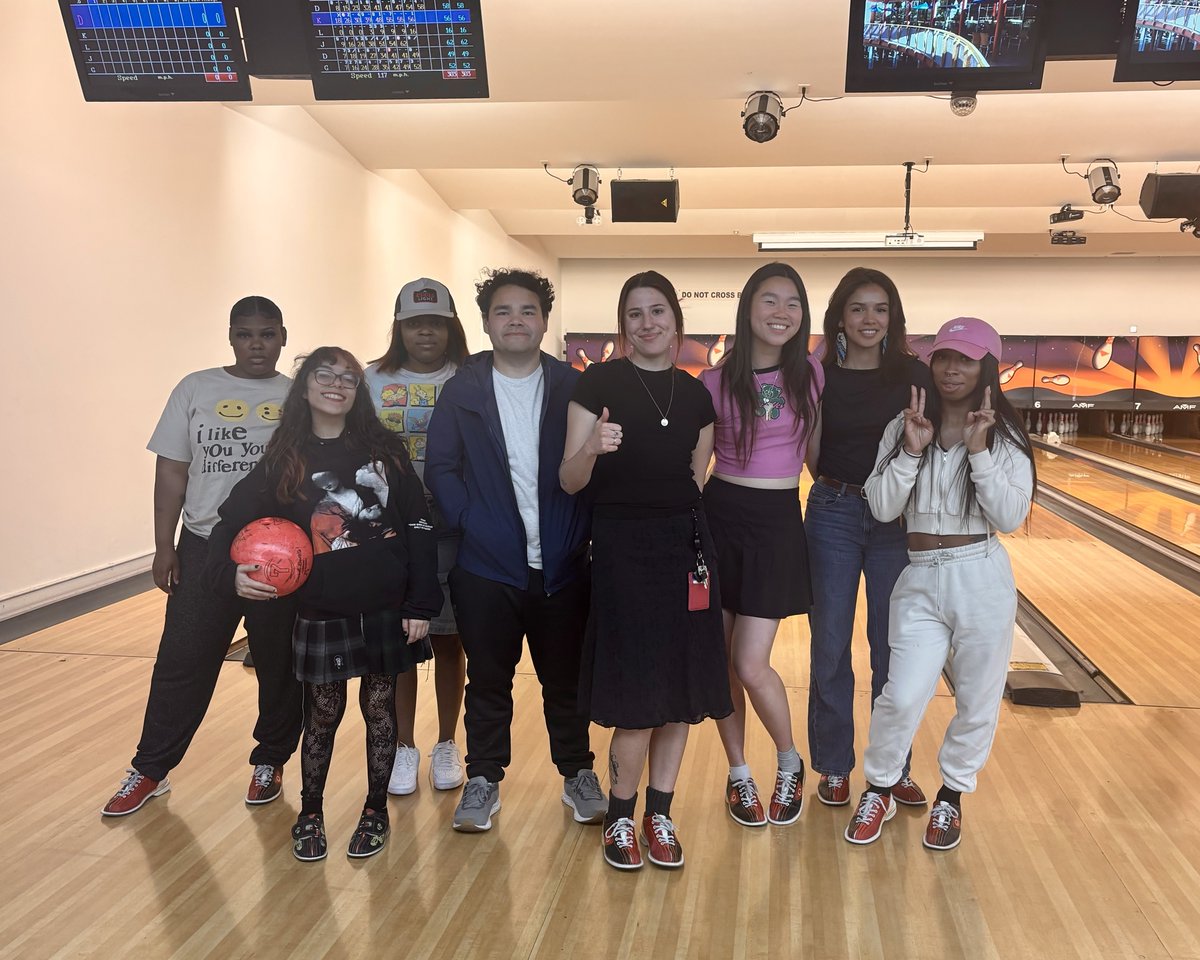 LarkinStreet's tweet image. Summer highlights with our TYI crew: @sfgiants game ⚾, bowling night 🎳, and a picnic 🧺. Good times, good people. #TYI #TrustYouthInitiative