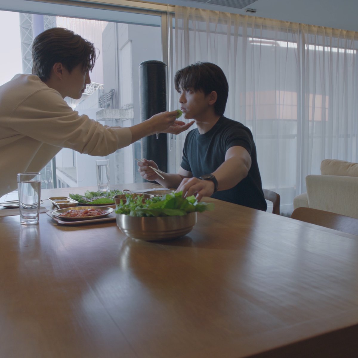 PitBabeSeries's tweet photo. กินผักหน่อยน้า
@Benzalert_np @garfinpkk 

PIT BABE 2 LOVE LANE
#PitBabe2EP6 https://t.co/J3ndb0IzoS