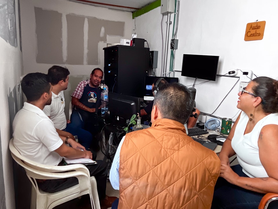 Agradecemos el espacio brindado a El Adolfo Radio un medio comunitario del mercado Adolfo López Mateo, en la capital del estado, permitiendonos dar a conocer a las y los locatarios los servicios que brinda el INEEA Morelos.