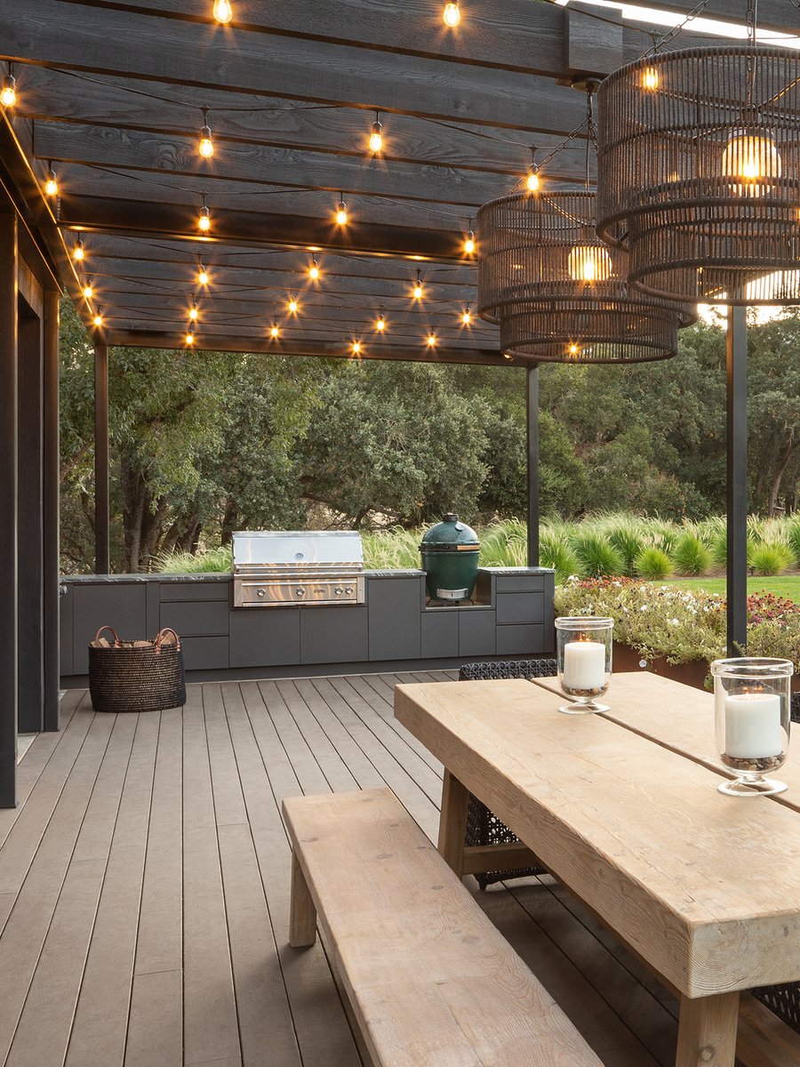 Welcome the start of summer with a dreamy, elegant backyard space. With features like an outdoor kitchen, seating, and a pool, your backyard can easily become an entertainer's paradise. brownjordanoutdoorkitchens.com/tecno-outdoor-… 
TECNO style/"Charcoal" powder coat
Project: Classic Mill and Cabinet