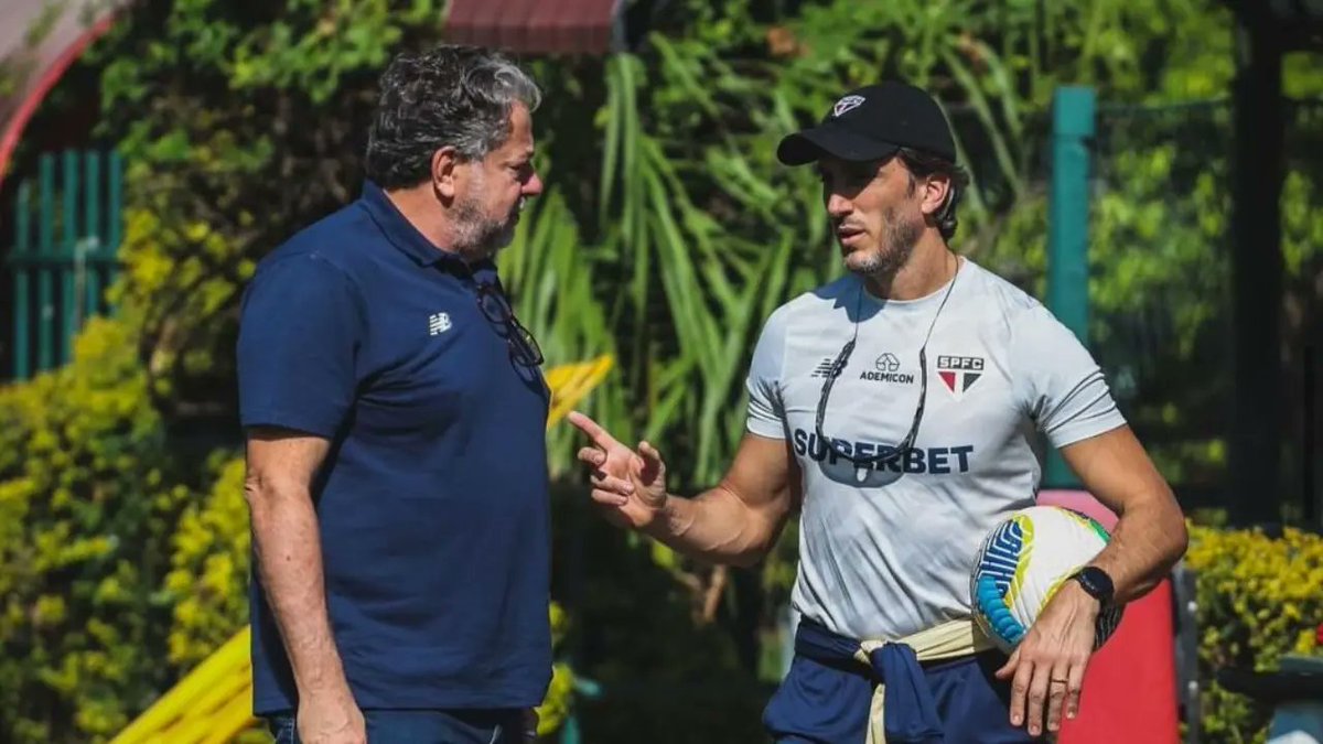 🚨🚨QUER UM MEIA ESTILO LUCAS!

O São Paulo definiu que quer trazer, nessa janela, um meio-campista de velocidade e boa condução de bola, estilo Lucas Moura.

Tricolor quer alguém que caia pelos lados e também atue pelo meio, conduzindo a bola da defesa ao ataque com velocidade.