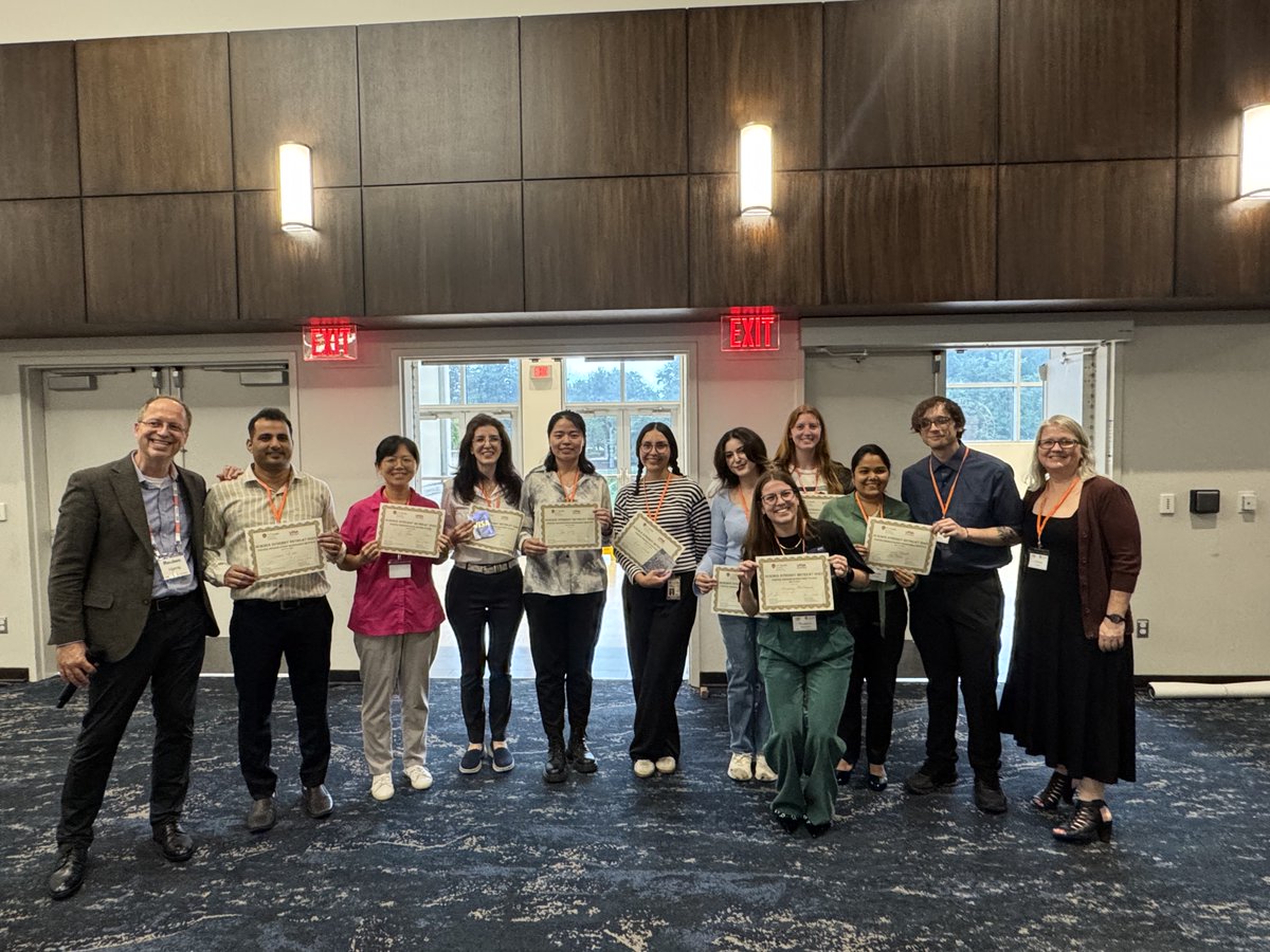 UTSAChemistry's tweet image. Thank you to everyone who joined the UTSA & UT Health SA Joint Retreat! Science Synergy Day was filled with insightful scientific talks, engaging poster presentations, & valuable networking that sparked exciting conversations & collaborative possibilities. @UTSA @UTHealthSA