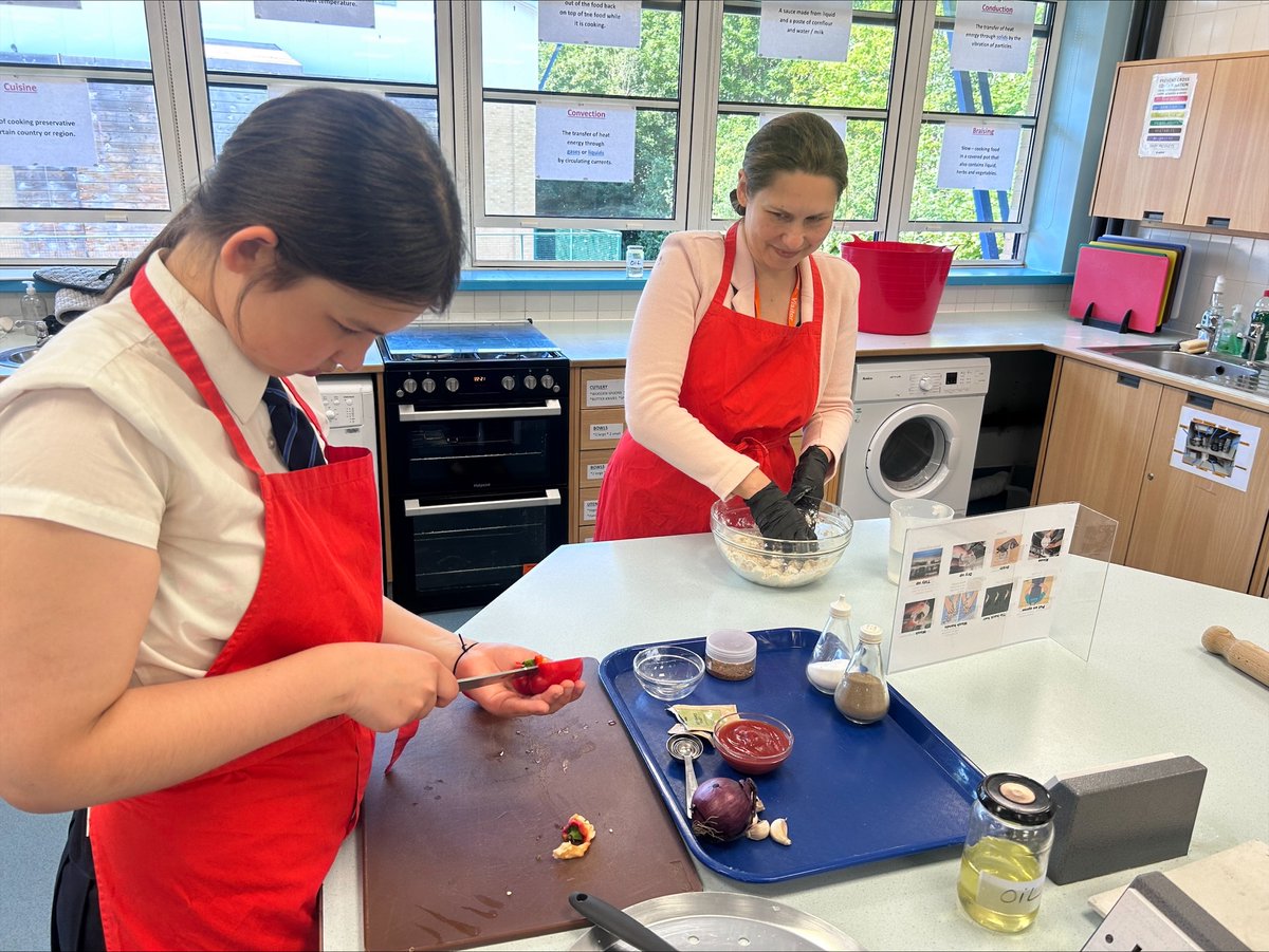 thelammasschool's tweet image. Last half term we had our second Parent-Pupil Cooking Workshop! This is just part of our commitment to being a community school. All parents are welcome to attend our next session! #lammasway #proudtraditions #widehorizons