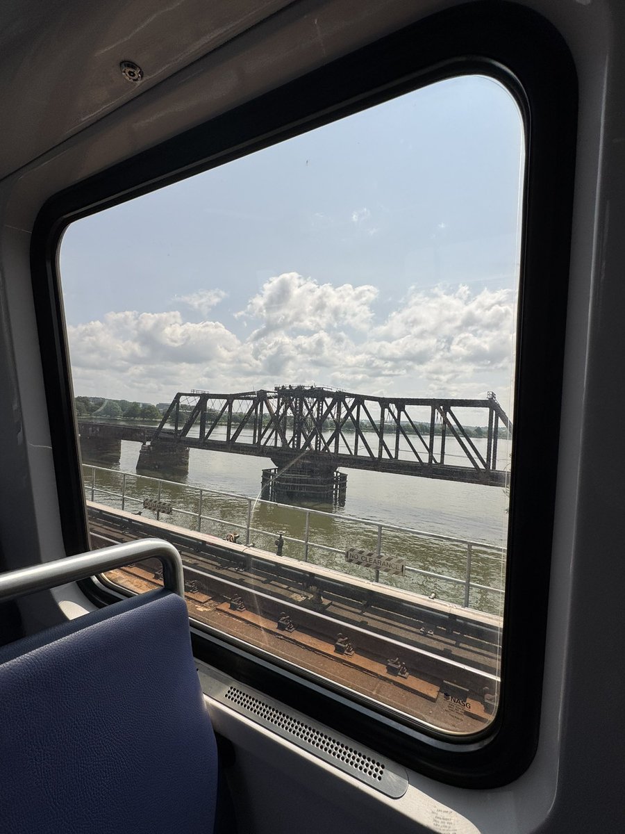 Literally me on the <a href="/wmata/">Metro Forward</a> Yellow Line crossing the Potomac