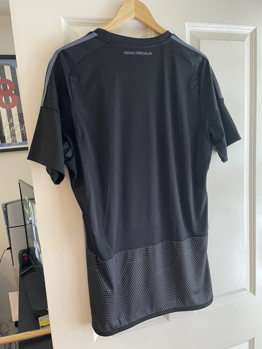 azfootball29's tweet image. BESIKTAS XL MENS BNWT £50
DINAMO ZAGREB LARGE MENS BNWT £50