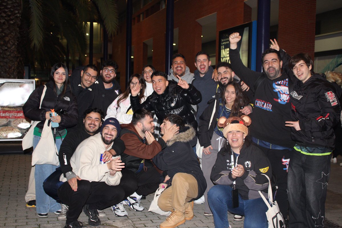 Se va la temporada 2024-25, pero lo que hemos construido este año se queda para siempre.

No fueron solo partidos. Fueron viajes, risas, lágrimas, aprendizajes…

Una familia entera empujando un mismo sueño.

Gracias por formar parte de esto 💙