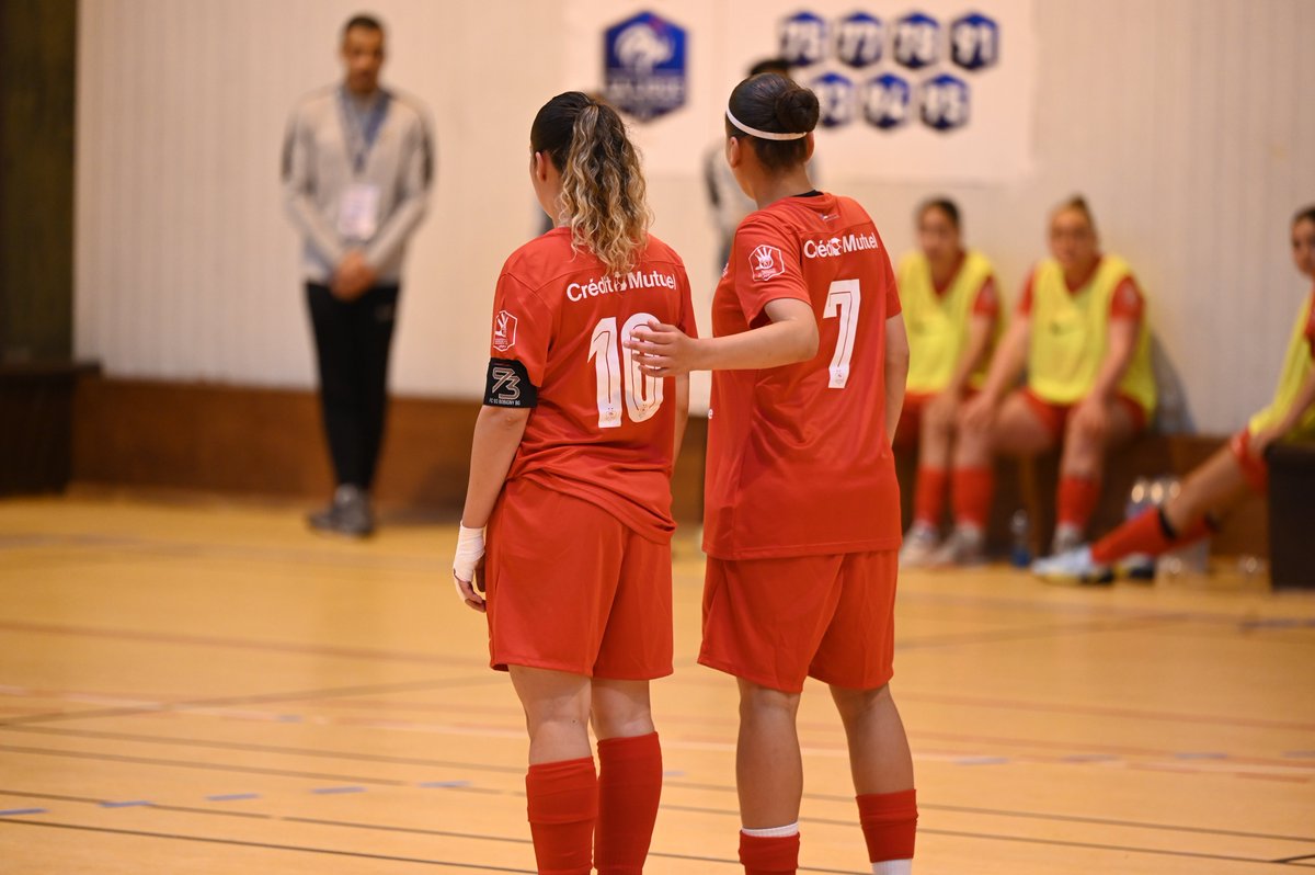 𝗥𝗘𝗣𝗨𝗕𝗟𝗜𝗤𝗨𝗘 - 𝗗𝗜𝗔𝗠𝗔𝗡𝗧 𝗙𝗨𝗧𝗦𝗔𝗟 : 𝟭-𝟭𝟭

La finale Futsal Féminin de la Coupe de Paris Crédit Mutuel IDF avait lieu ce jeudi 5 juin à Crosne. Le Sporting République (R2) affrontait Diamant Futsal (R1).

Compte-rendu 🔽

paris-idf.fff.fr/simple/republi…