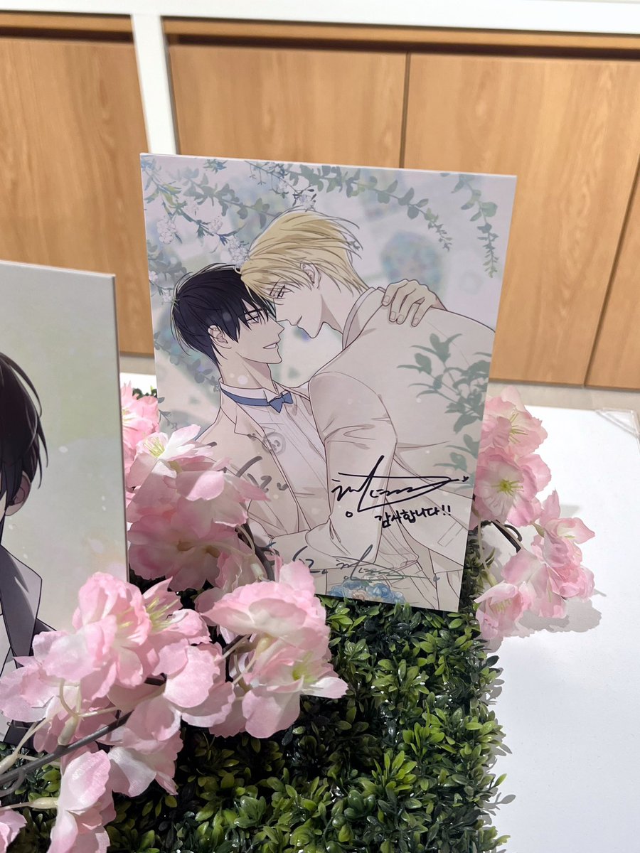 wispymafuyu's tweet photo. °˖➴ 2025.06.06

진짜 콜카 너무 아름다워요!!!! 그리구 제가 구경할 때 갑자기….작가님들의 흔적을 봤어요!!!!🥹💙 작가님들 잘 다녀오셨어요..?!~ 오늘은 넘 즐거웠어요🥰 콜카 동안 계속 재미있게 놉시다✨

#가이딩해저드 #선선 #청년 #모펀 #콜라보카페 #모펀가이딩해저드후기 https://t.co/iJxdEi7XmV
