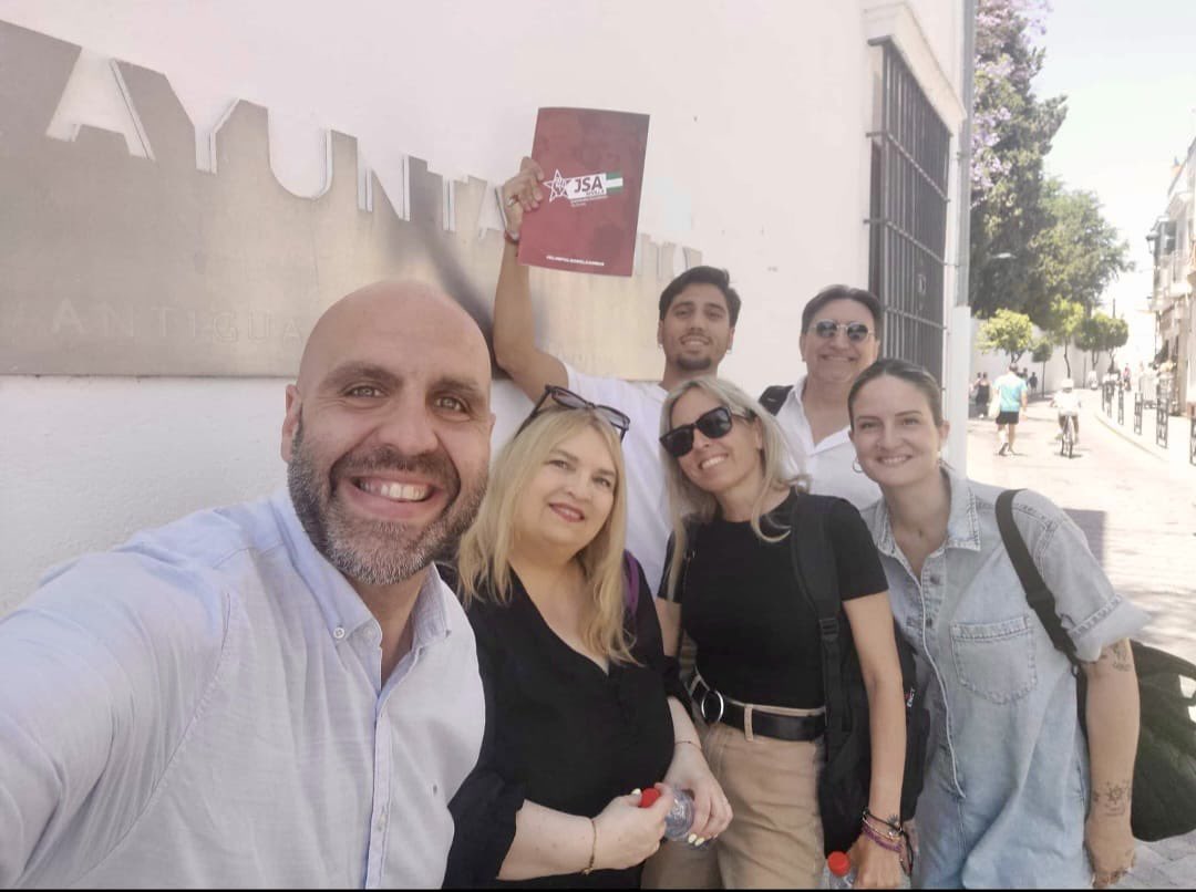 🤩 Grupo Socialista de #Tomares. Por muy difícil que sea la tarea no dejamos de sonreír. Cuestión de actitud 🌹