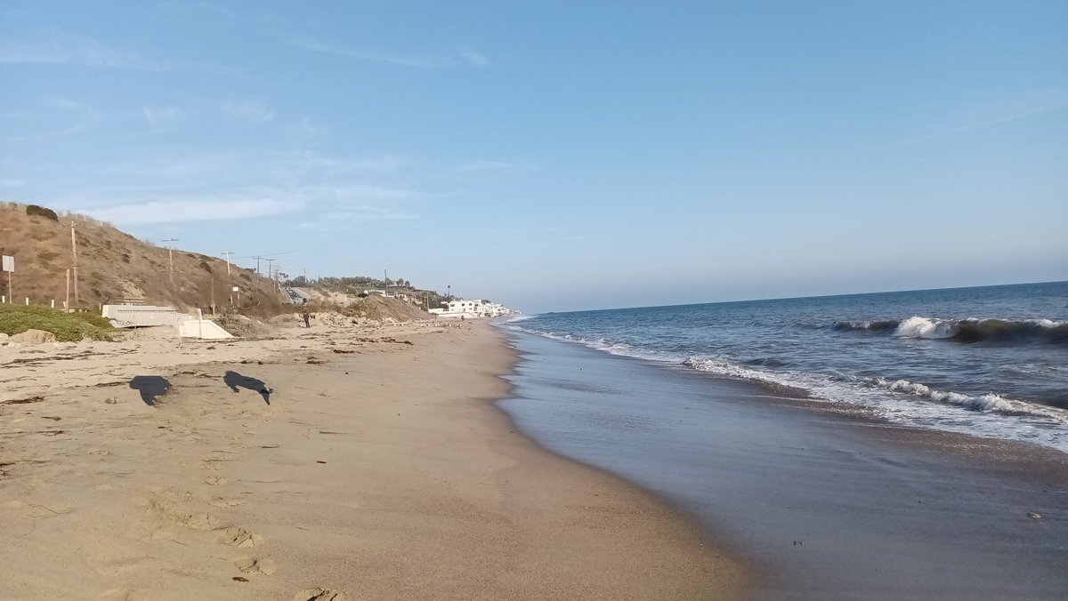 Was looking
Through my old photos from last year and found this picture and it looks like 2 shadow people walking on the beach.While we were at #malibubeach