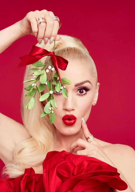 ⭐️ Christmas Stars ⭐️

💃 Gwen Stefani waiting for a kiss! 💋

📸 Photographed by Jamie Nelson for the Christmas issue of NME, December 15th 2017