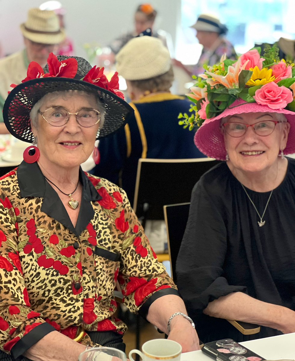 Oo, mitkä ladyt! #kakkuhattu #juhla #hyväelämä <a href="/foibekartano/">Foibekartano</a>