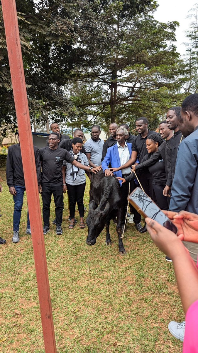 Youssuf Ubonabagenda (@ubonabagenda) on Twitter photo #MWAKOZE #RUBYIRUKO
Uyu munsi muri <a href="/NgomaDistrict/">Ngoma District</a> itsinda ry'Urubyiruko rugera ku 100 ruturutse mu Turere twose tw'Igihugu, <a href="/RwandaYouth/">Rwanda Youth Council</a> ryasuye Urwibutso rwa Jenoside yakorewe Abatutsi rwa Rukumberi runaremera Abarokotse Jenoside yakorewe Abatutsi.<a href="/Unity_MemoryRw/">Ministry of National Unity and Civic Engagement</a>
Ni #MWAKOZE #RUBYIRUKO
Uyu munsi muri <a href="/NgomaDistrict/">Ngoma District</a> itsinda ry'Urubyiruko rugera ku 100 ruturutse mu Turere twose tw'Igihugu, <a href="/RwandaYouth/">Rwanda Youth Council</a> ryasuye Urwibutso rwa Jenoside yakorewe Abatutsi rwa Rukumberi runaremera Abarokotse Jenoside yakorewe Abatutsi.<a href="/Unity_MemoryRw/">Ministry of National Unity and Civic Engagement</a>
Ni