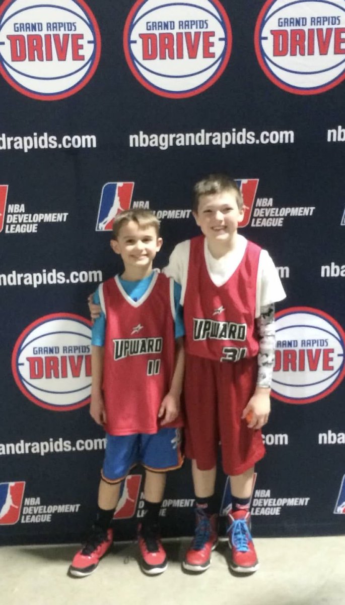 bradjodi_vis's tweet image. These boys played their first real basketball game together, so blessed to be able to play their last high school game together! On to the next chapter! 
@carsonvis1 
@KeaneHinkle