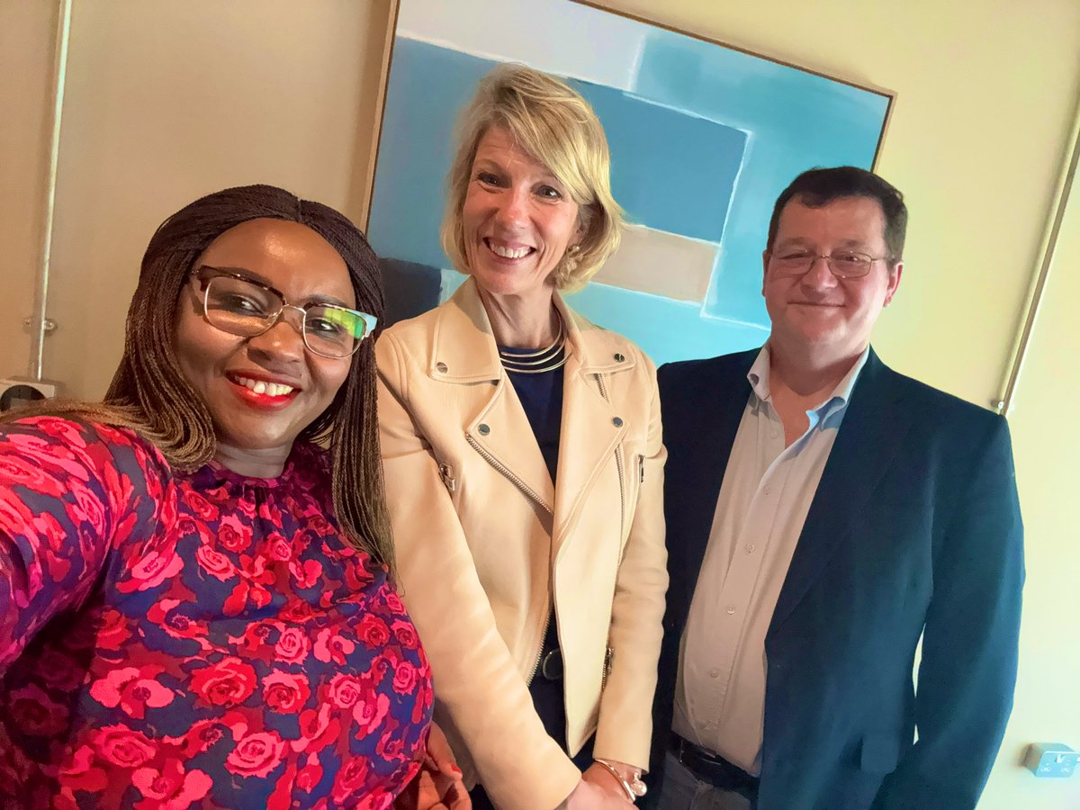 We had the honour of meeting with the new High Sheriff of Buckinghamshire Pippa Kirkbride. 

It was an inspiring conversation focused on the perceptions of young people towards the law, and how we can work together to build trust and break down misconceptions.