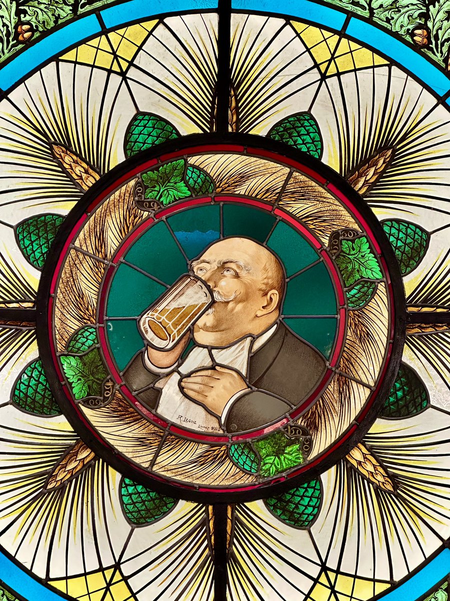 Lizbon. Ciddi bir göçmen yoğunluğu mevcut. İstanbul’un bozulmamış versiyonu deniyor. Yapısal, mimari olarak evet demografik olarak hayır. Bir Ankaralı olarak çok yıldızım barışmadı bu şehirle 🟡