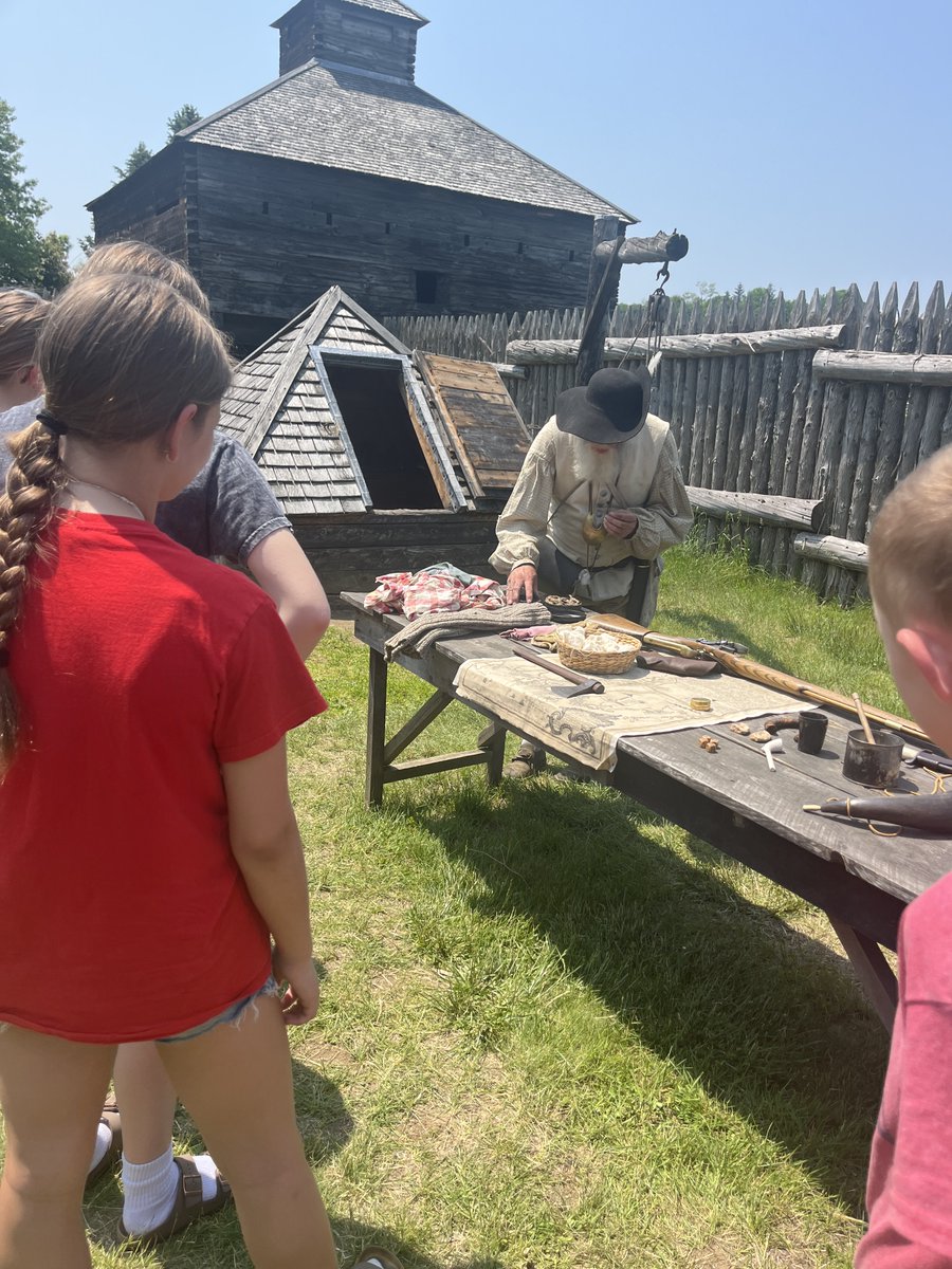 On June 5, Team Kennebec of Messalonskee Middle School visited Old Fort Western in Augusta for an engaging and educational field trip. #WeAreRSU18
mms.rsu18.org/2025/06/06/old…
