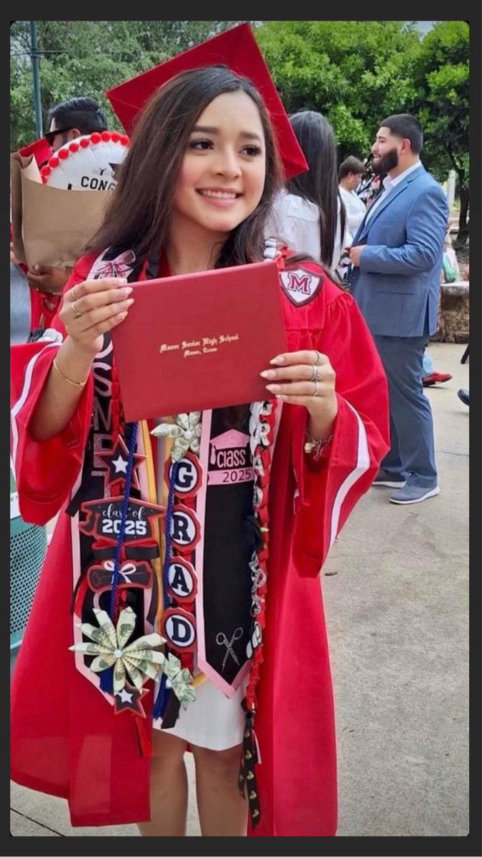 Montserrat Garibay (@montserrat_edu) on Twitter photo Felicidades Camila for your graduation from <a href="/ManorSeniorHS/">Manor Senior High</a>. I am so proud of you and happy that we connected. I know you have a bright future ahead.
#BilingualismIsASuperPower #proudteachermoment #PrekWorks #PublicSchoolsProud Felicidades Camila for your graduation from <a href="/ManorSeniorHS/">Manor Senior High</a>. I am so proud of you and happy that we connected. I know you have a bright future ahead.
#BilingualismIsASuperPower #proudteachermoment #PrekWorks #PublicSchoolsProud