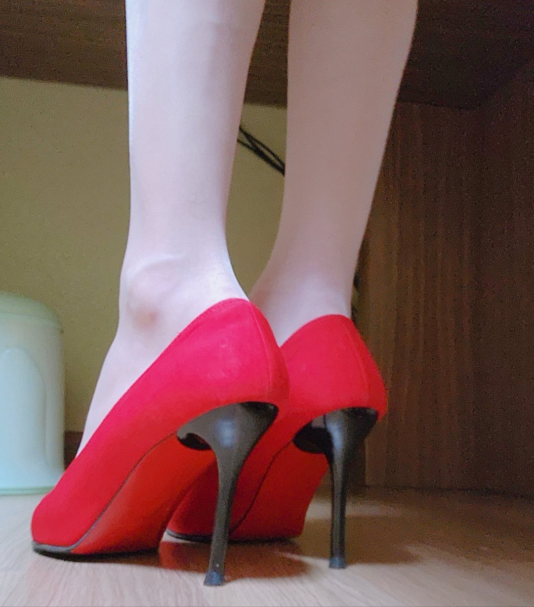 덥다...💜
스타킹 힐끝엔 축축한 느낌..💜
어느새 방안가득 퍼져나가네

#시디 #보추 #여장