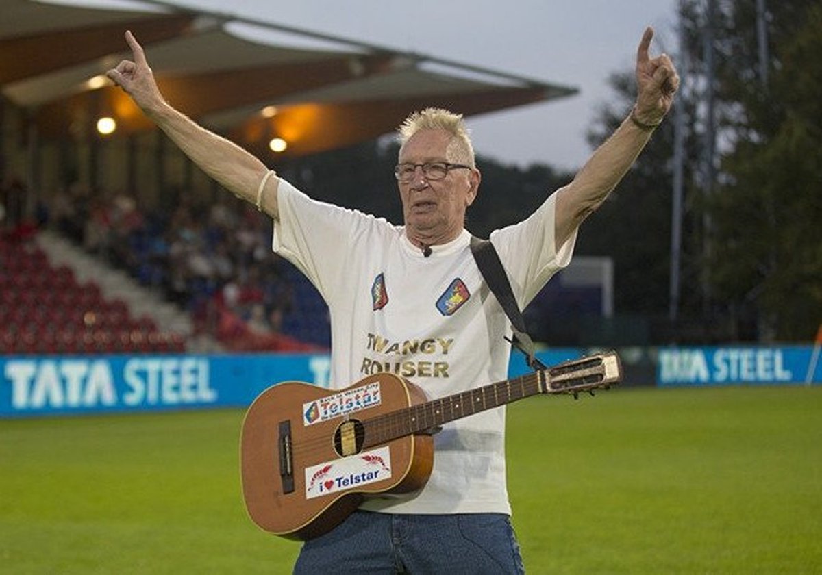 Peter Zoontjes was the greatest Telstar fan since the club was established in 1963. 

He died today, aged 86, less than a week after Telstar won insanely sensational promotion to Eredivisie - for the first time in 47 years.

What a timing. 
He deserved to be there next season.
