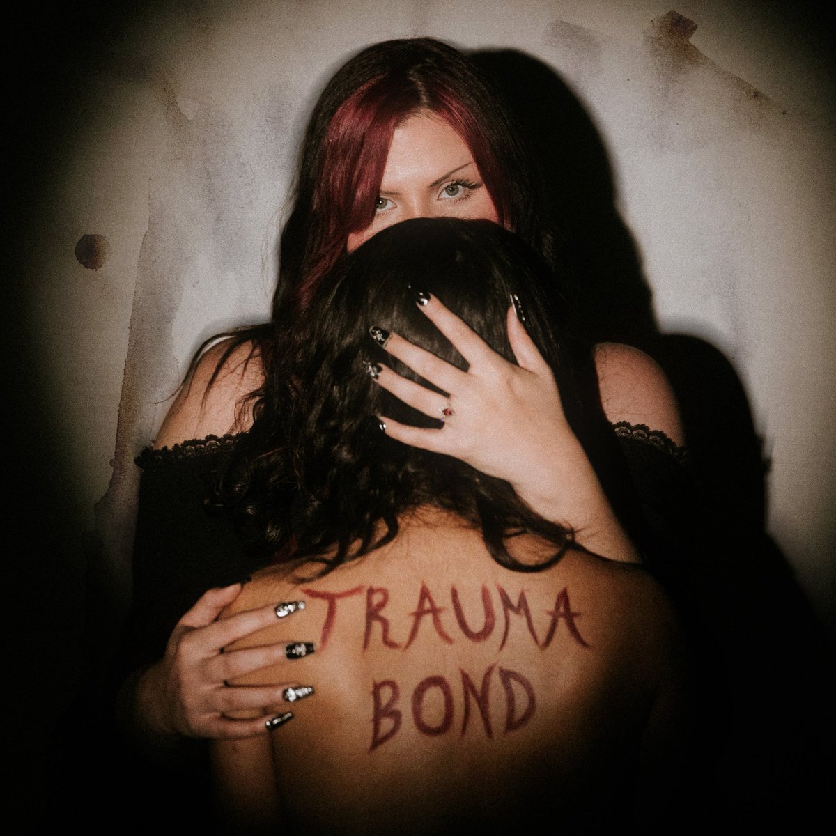 KEYSEMUSIC's tweet image. My debut album TRAUMA BOND will officially be yours July 25th.
Co-written and produced with @Landontours
Cover art by Blue Cheyenne
Pictured is myself and @dropdeadbabee
Makeup by me, using @aboutfacebeauty & @af_ninetyfour