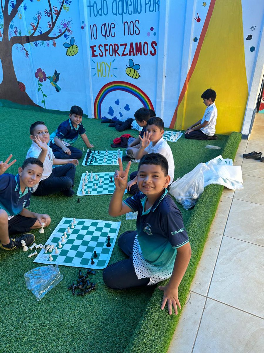 ¡Gran noticia para la comunidad ajedrecística! 🏆♟️La Escuela Fila Tigra ha sido una de las beneficiadas con la donación de juegos de ajedrez por parte de The Gift of Chess, en colaboración con la Comisión de Educación y Comisión de Promoción. Gracias a esta iniciativa, el Club