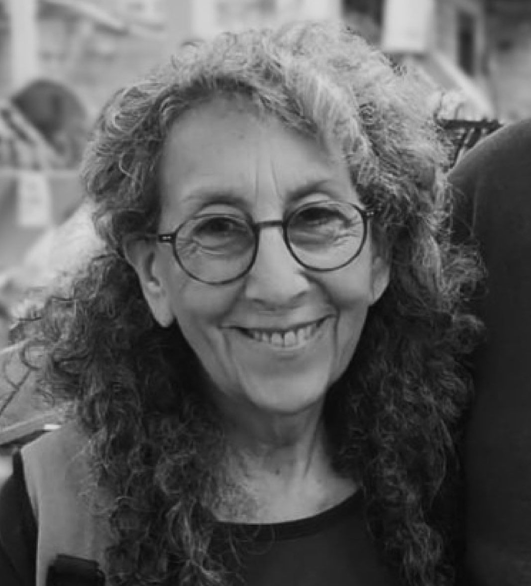 Después de 608 días, Judy Weinstein Hagai finalmente fue llevada a casa. 💔

Asesinada y secuestrada el 7 de octubre, 2023, cuando caminaba con su esposo Gadi en el kibutz Nir Oz. 

Judi era una madre y abuela devota, poeta, educadora y un alma llena de luz.

No hay palabras para