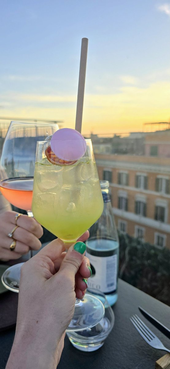 TheSpiffingBrit's tweet image. THEY PUT A FLYING SAUCER IN MY DRINK!!! 
Rome 10/10 best cocktails in a European city 🥂