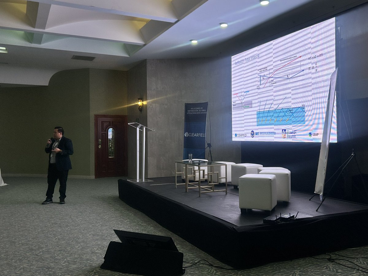 CIMEQH's tweet image. Conferencia sobre “Desarrollo de baterías avanzadas: innovación, estrategia e impacto” brindada por el Dr. Mario Destephen de EaglePicher Technologies de USA.

#congresodeingenieria2025 #congresocimeqh2025 #IngenieriaHonduras