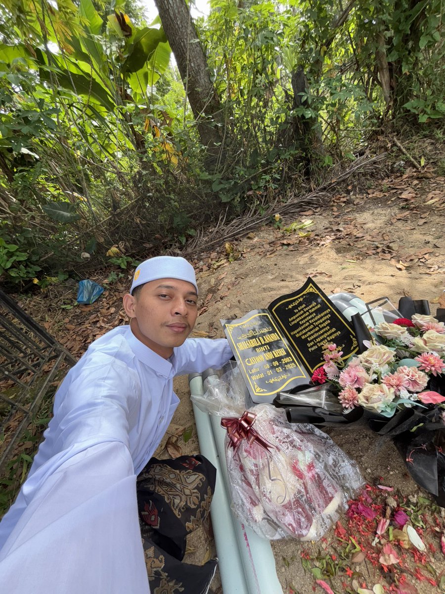 komarr97's tweet photo. 🥺🤍🥀 https://t.co/ytOEKQ33Xt
