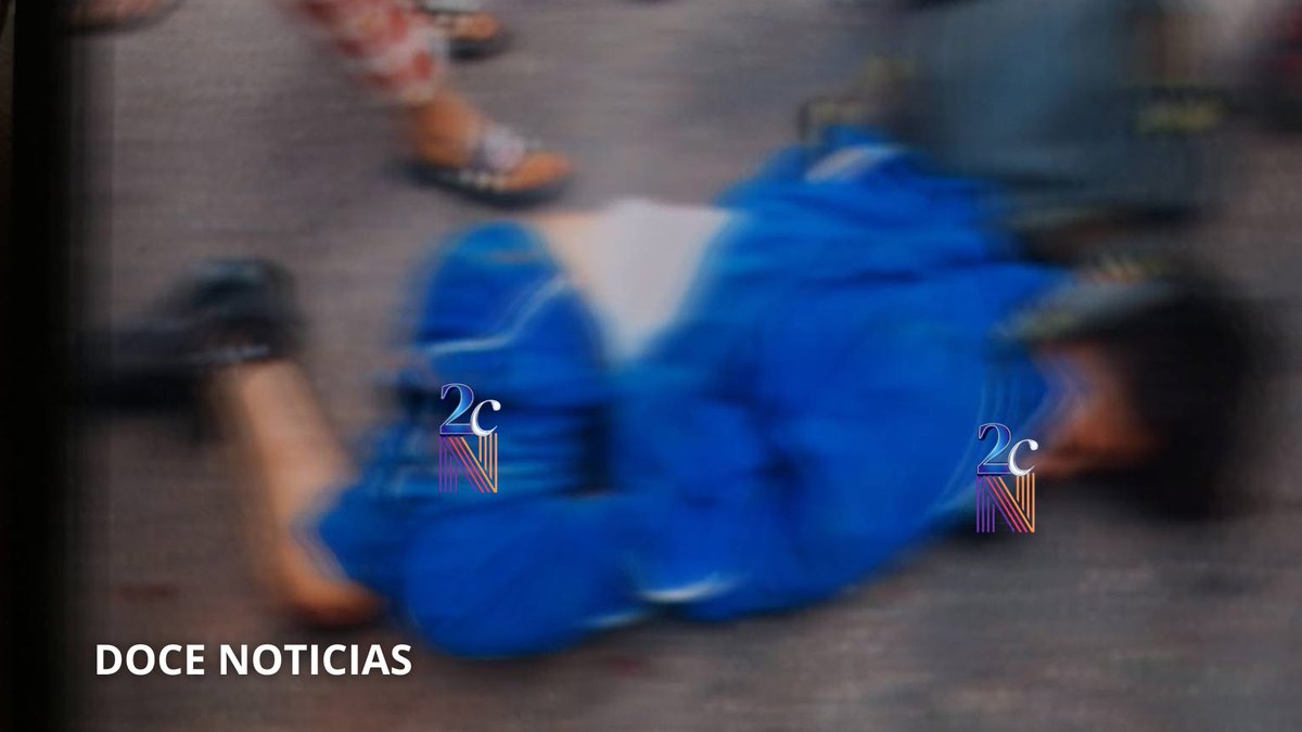 2CNews_'s tweet photo. 🔴 Pierde la v1d4 adolescente tras ser atropellado en Siltepec

Un joven de 14 años perdió la v1d4 tras ser atropellado por un coche sobre la carretera Vega del Rosario - Siltepec, cuando se dirigía a su escuela en motocicleta. Testigos señalan que la conductora, funcionaria del Ministerio Público de Siltepec, fue retenida por pobladores del ejido San Lucas, mientras su acompañante huyó del lugar.

Los ejidatarios exigen una investigación imparcial, ya que acusan a la funcionaria de intentar evadir su responsabilidad mediante influencias. Denuncian además que familiares de la detenida amenazan con usar la fuerza pública para liberarla.

Hasta el momento, autoridades no han emitido un informe oficial.

#Siltepec #4cc1d3nt3 #Chiapas #Noticias #Nacional