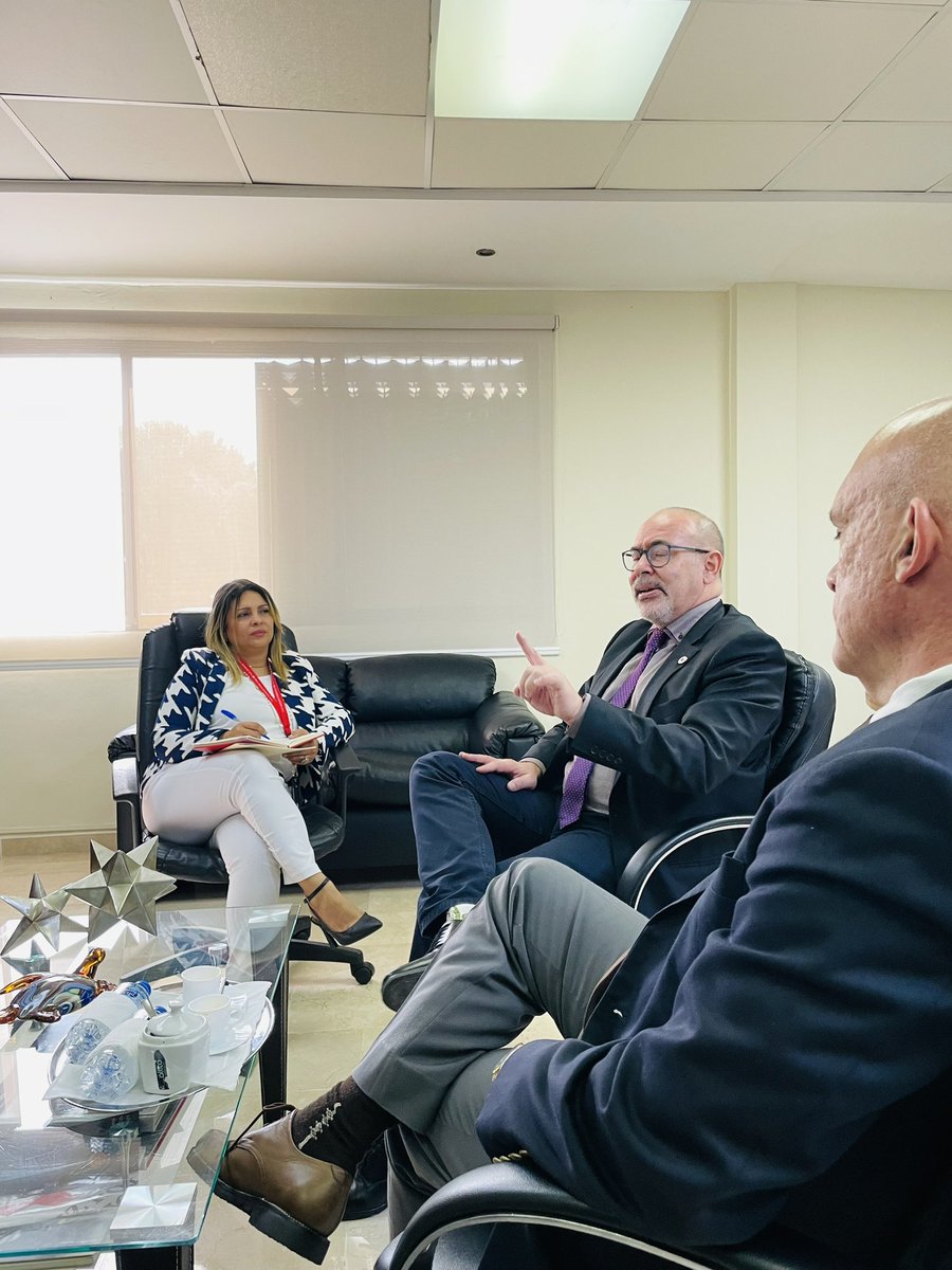 Comisión del Comité Internacional  de La Cruz Roja,  CICR, Caracas, integrada por  Rodolfo Cardona y Alfredo Enrique, visita a nuestro presidente doctor Miguel Sanz, en el marco de promoción de  la Iniciativa Mundial para impulsar el compromiso político con el DIH en el país.