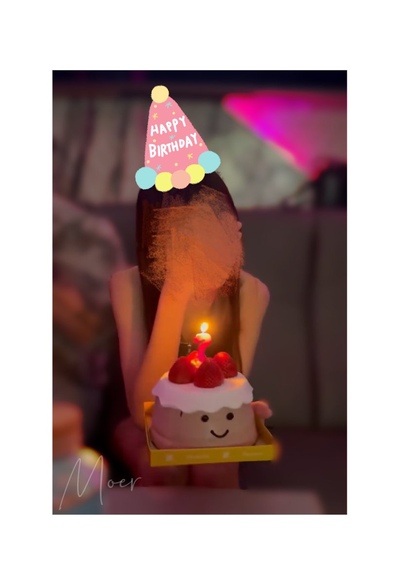 今天小妹我！！！
滿20歲喇～～～🎂
謝謝順順買的蛋糕😭
也謝謝上禮拜賞臉來參加局的帥哥美女們
我真的沒想到20歲了
還能這麼多人幫我唱生日快樂歌
（不要讓我越來越愛南部啦🥹）
不得不說今年生日真滴幸福有好多禮物跟好多人ㄉ祝福
希望泥們再來會看到更成熟的莫二❤️