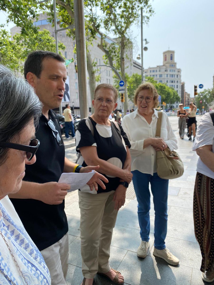 Biblioteca Martorell (@bibmartorell) on Twitter photo L'escriptor <a href="/andreu_gonzalez/">Andreu González</a> estrena la ruta literària "Gàngsters de Barcelona" amb els lectors de la <a href="/bibmartorell/">Biblioteca Martorell</a>. L'itinerari va acabar al restaurant El Glaciar de la plaça Reial.
<a href="/AjuntaMartorell/">Ajuntament de Martorell</a> <a href="/fesmartorell/">FES Martorell</a> <a href="/columnaedicions/">Columna</a> L'escriptor <a href="/andreu_gonzalez/">Andreu González</a> estrena la ruta literària "Gàngsters de Barcelona" amb els lectors de la <a href="/bibmartorell/">Biblioteca Martorell</a>. L'itinerari va acabar al restaurant El Glaciar de la plaça Reial.
<a href="/AjuntaMartorell/">Ajuntament de Martorell</a> <a href="/fesmartorell/">FES Martorell</a> <a href="/columnaedicions/">Columna</a>