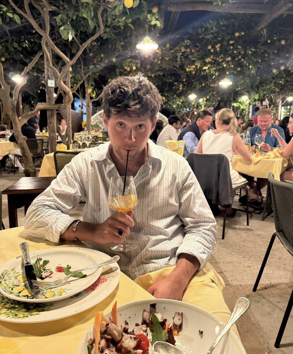 niallsdimples's tweet image. he heard us crying