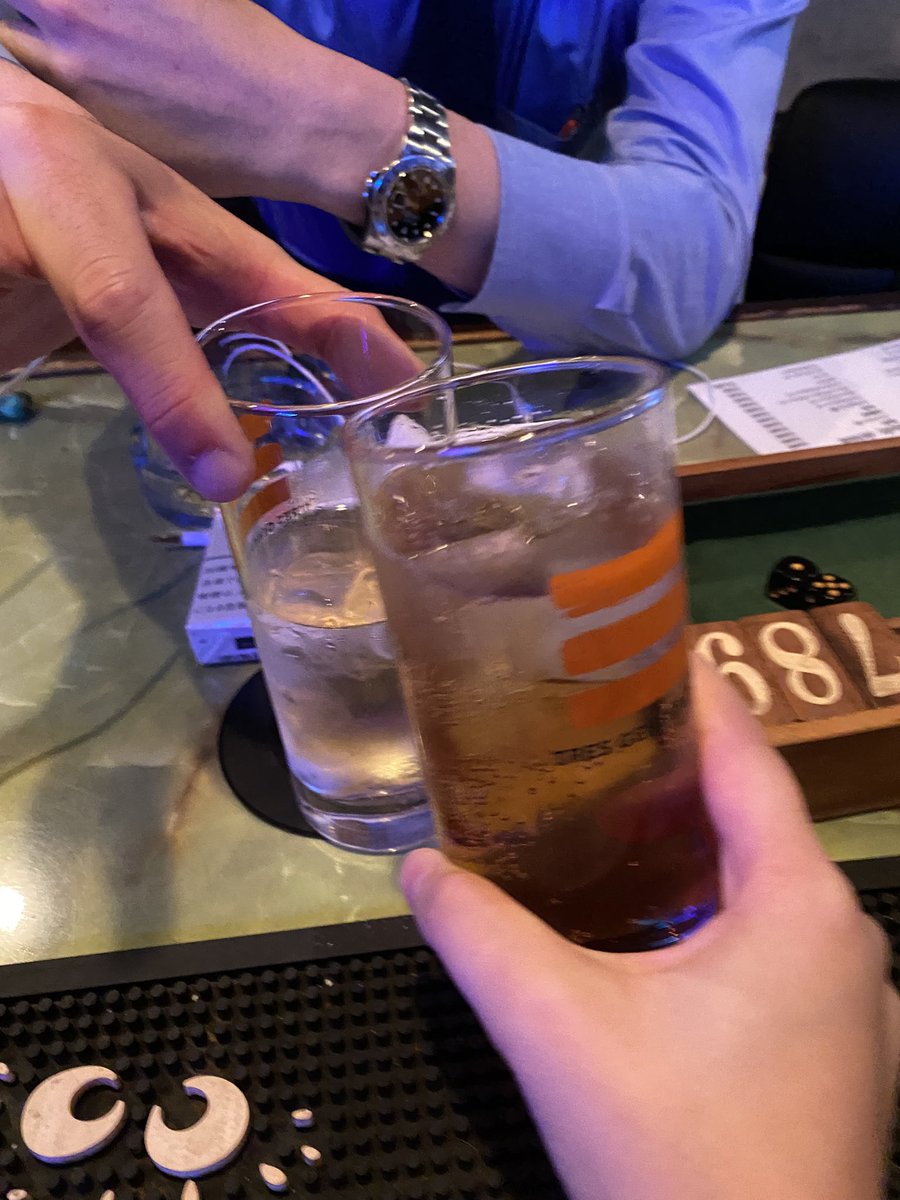 Lei_Alcohol's tweet photo. 半年前ヘルプで入ったバーのお客様（2回目まして）来てくれて嬉しかった😭 https://t.co/yVMhlGjQzy