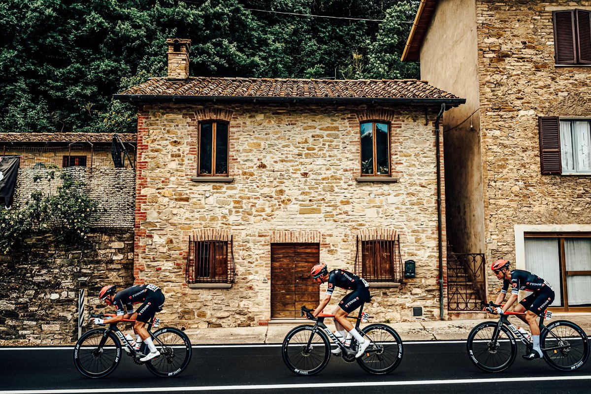 TudorProCycling's tweet image. 💖Pick&Win: @giroditalia Edition💖
Want to win an official Team Jersey - untouched or signed by our Giro team? Here’s your chance!
All info: tudorprocycling.com/giro-pick-and-…
