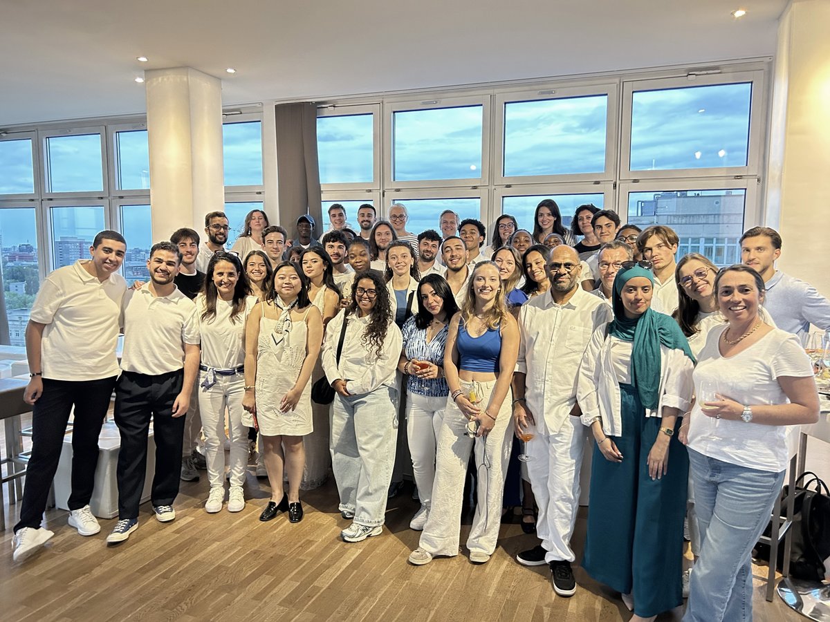Ich’bin ein Altern’uper ! 🇩🇪
30 alternants, 1 semaine à Berlin, 1 formation immersive pour booster leur projet entrepreneurial avec la FIPA &amp; la <a href="/Sodesi_AF/">SODESI</a>  : c’est ça la creativ’week !

Bravo aux 16 finalistes 👏
#Alternup #CréativWeek #Entrepreneuriat #Berlin #Alternance