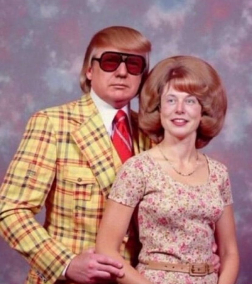 <a href="/arschlady/">Arschlady Angelique</a> Zeig Donald deinen Fettarsch im Oval Office und lass dich vom Amerikas First Schwanz ins Arschloch ficken mit deinem Stöhnen "mach mein Arschloch great again".