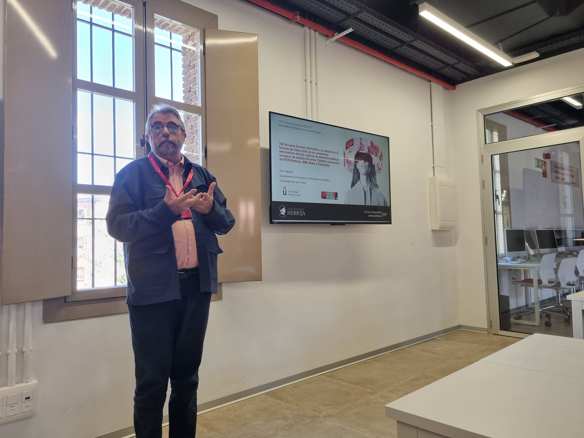 <a href="/EnricSaperas/">Enric Saperas</a> presentó la comunicación "Tiktok como formato informativo
#SEP2025 <a href="/SepPeriodistica/">Sociedad Española de Periodística SEP</a>