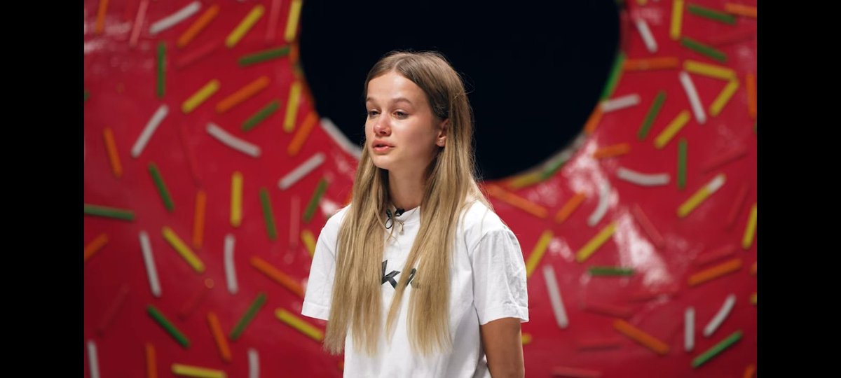 ten sam vibe, obie jakimś cudem przechodzą dalej mimo, że nudne jak niedzielne popołudnie #t5m3