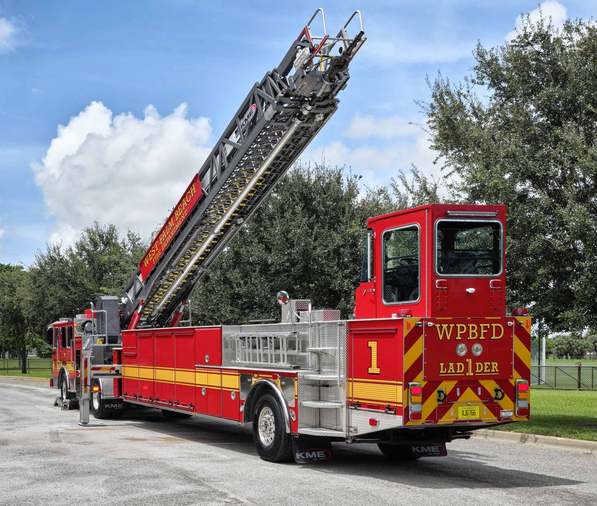 Our #truckofthemonth for June is this awesome KME 101' Tractor Drawn Aerial for West Palm Beach Fire Department in Florida. Learn more about TDA's here kmefire.com/ladders/101-td… #KMEfire #firetruck #firefighter #tda #westpalmbeach