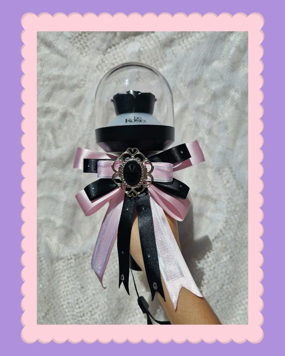 Fluffinho_Store's tweet image. ❀ Aquela Ribbon que fica perfeita em qualquer Lightstick!!
→ Fotos dessa linda Ribbon que foi encomendada por uma cliente!
→ Estou apaixonada nela 🥰
→ Compre a sua pela Shopee ou personalize pela dm
#kpop #lighstick #lighstickkpop #ribbon