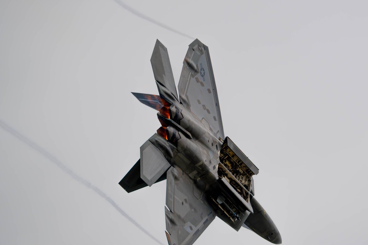 F22DemoTeam's tweet image. Hails-and-Farewells as command of the 1st Fighter Wing transfers from Col. Brandon &quot;Gringo&quot; Tellez to Col. Brad &quot;Rainman&quot; Hubinger.