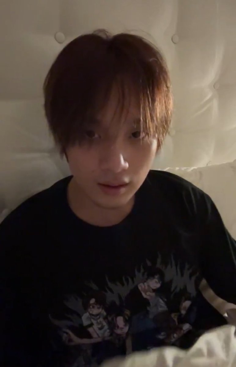 ตัวเองมองกล้อง                      ว่าไงคะ