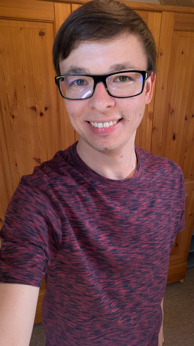 Wen sehe ich denn am Samstag auf der Dokomi?

Bin ab 10 Uhr bis 12 in Halle 10 am Creator-Table 5 mit <a href="/GensoTV/">Genso</a>