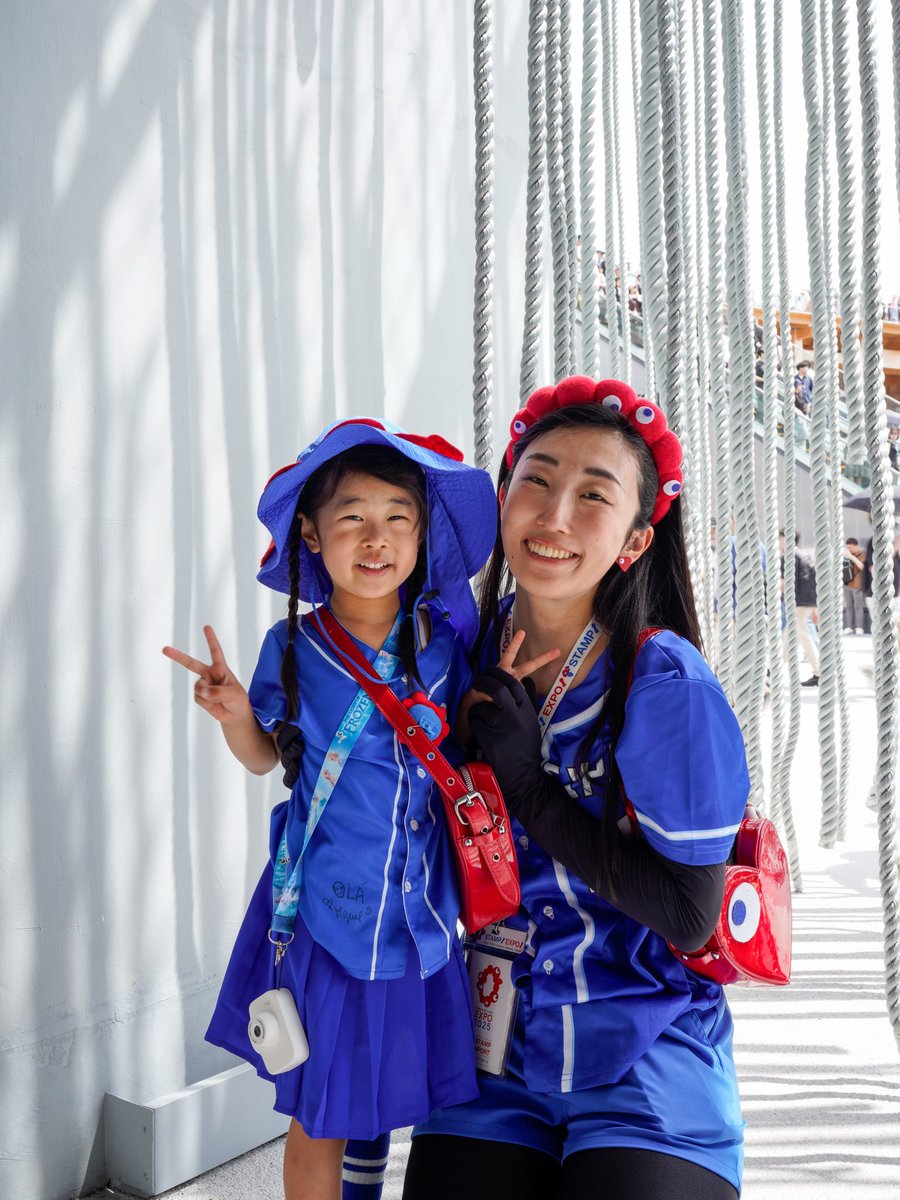 💫 Matching colours, matching smiles.😁
Two generations, one mascot — and a warm welcome at our Pavilion.

💙 Heading into the weekend in full blue vibes.
Will you be joining us at the Portugal Pavilion? 🇵🇹

💫 色を合わせて、笑顔もおそろい。
2つの世代、1つのマスコット —