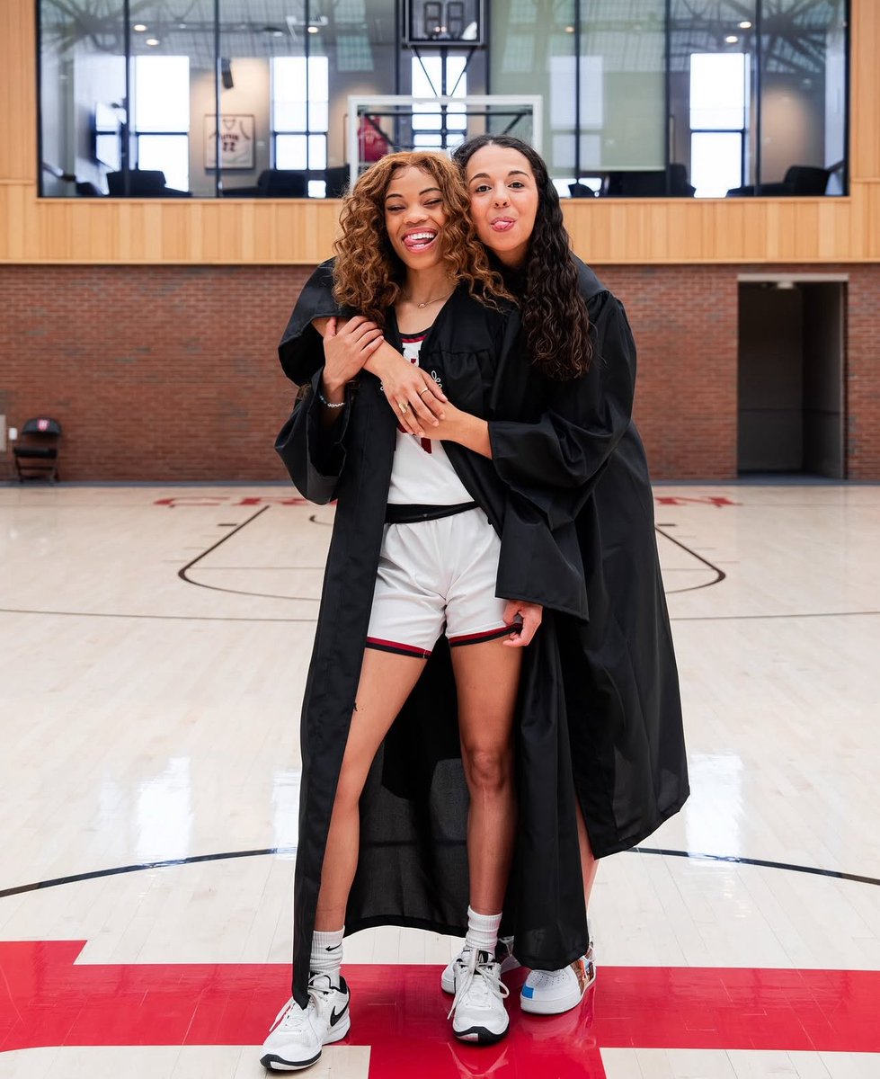 Celebrating our student-athletes on National Higher Education Day and every day! 🎓👏 

#NCAAWBB x <a href="/NCAA/">NCAA</a>
